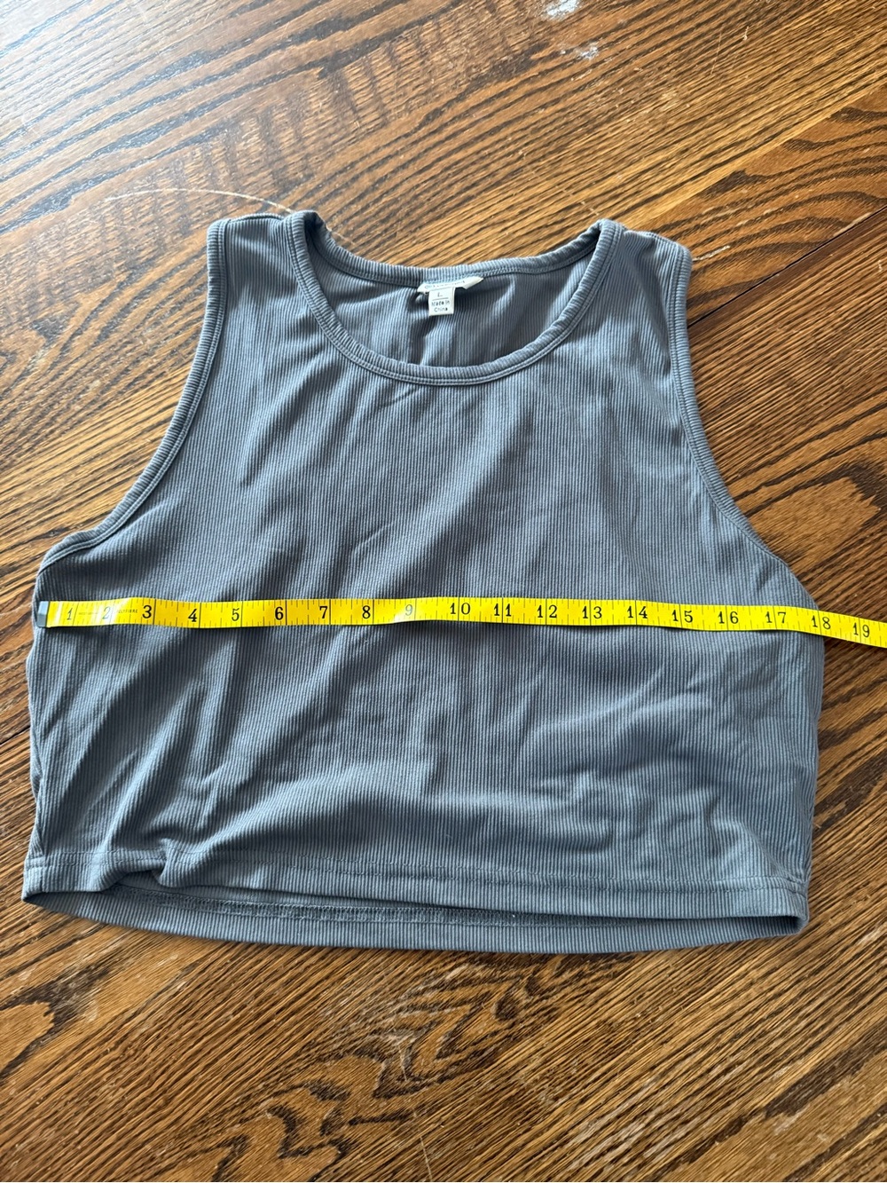 Versona Ribbed Crop Tank - Picture 3 of 5